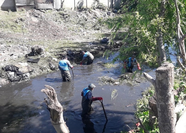 Operativo de limpieza de arroyos en Quilmes