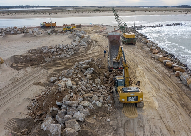 Reanudan obras de contención en Mar Chiquita