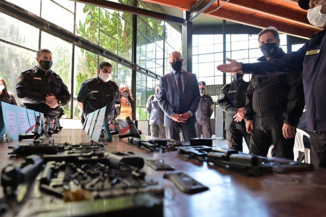 Insaurralde y Berni recorrieron  la Escuela de Policía Juan Vucetich.