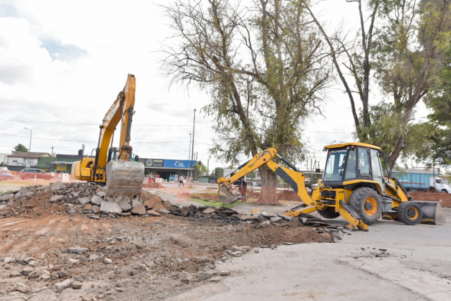 José C Paz: Nardini recorrió obras de pavimento para el distrito