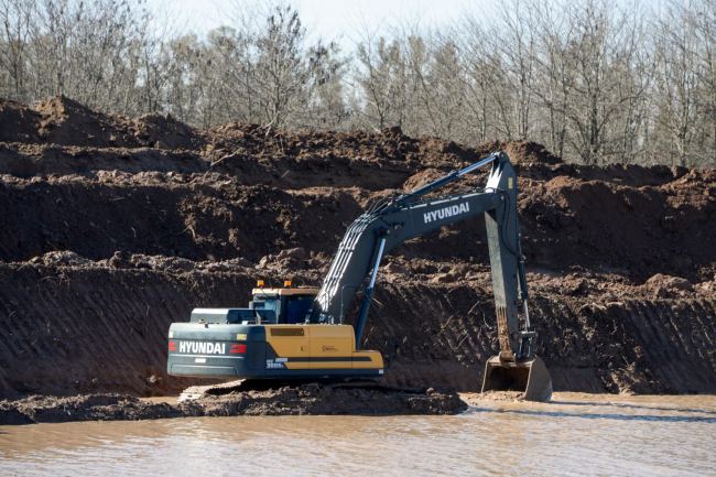 Avanzan los trabajos de adecuación del cauce del Río Areco