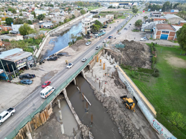 Katopodis supervisó el avance de obras hidráulicas en Arroyo el Gato de La Plata