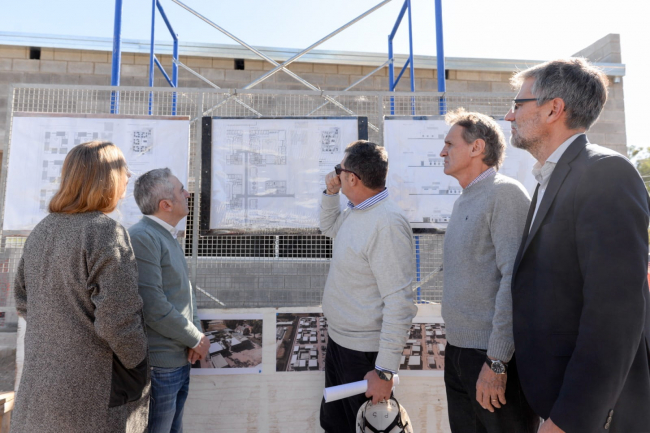 Katopodis y Larroque recorrieron obras en el Complejo de Villa Nueva Esperanza