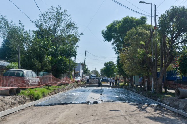 Malvinas Argentinas: Nardini recorrió obras viales en Grand Bourg 