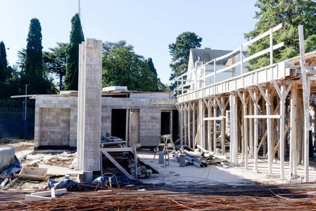 Katopodis y Larroque recorrieron obras en el Complejo de Villa Nueva Esperanza