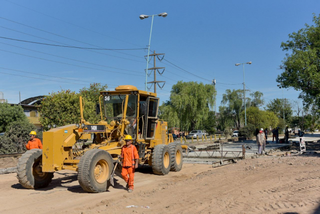 Katopodis recorrió obras de pavimento y saneamiento en Berazategui