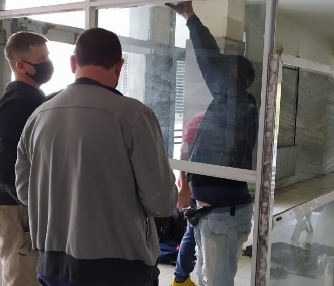 MINISTERIO DE SALUD Y ASTILLERO RIO SANTIAGO REPARAN CAMAS Y ACONDICIONAN HOSPITALES EN PLENA PANDEMIA DE CORONAVIRUS image 1
