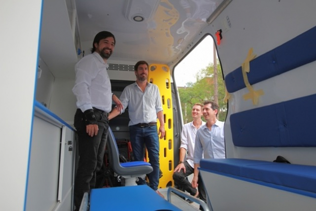 Kreplak entregó ambulancias en Mercedes y Las Flores | Provincia de Buenos  Aires