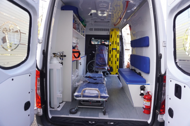 Kreplak visitó el hospital “Larrain” y entregó una ambulancia image 1