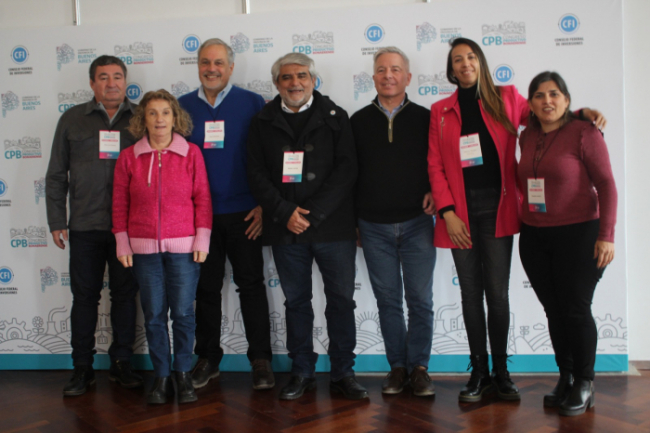 El ministro Walter Correa junto a referentes de las