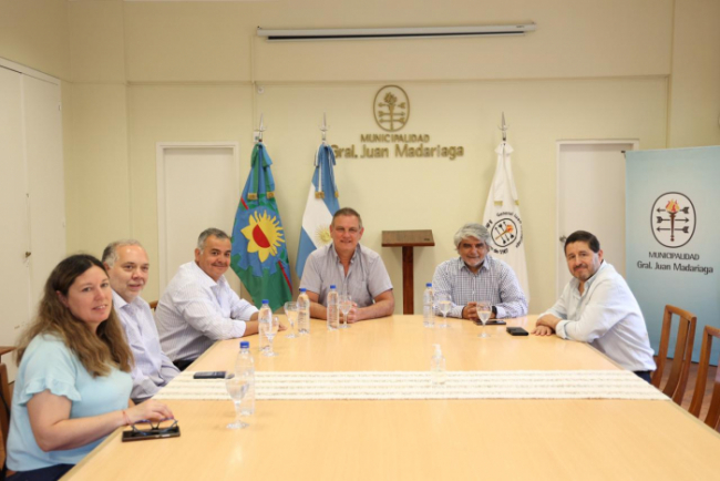 Durante su visita, el ministro Correa se reunió