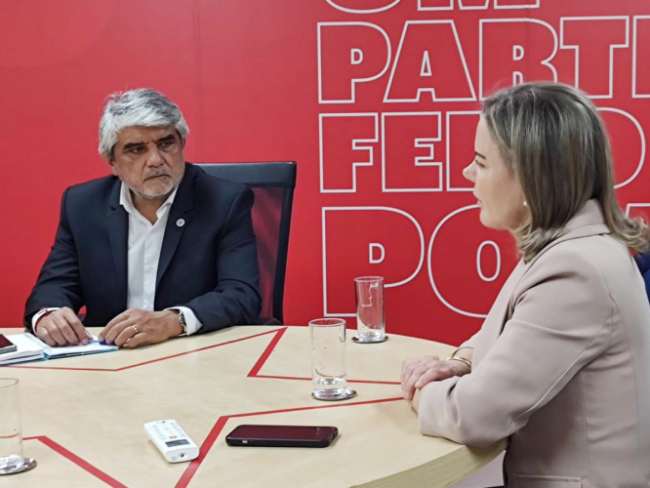 El ministro Correa se reunió con la presidenta del