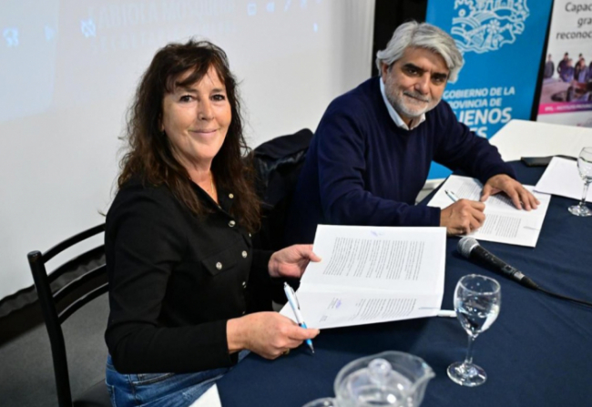 El ministro Walter Correa y la secretaria General de UPCN Provincia,