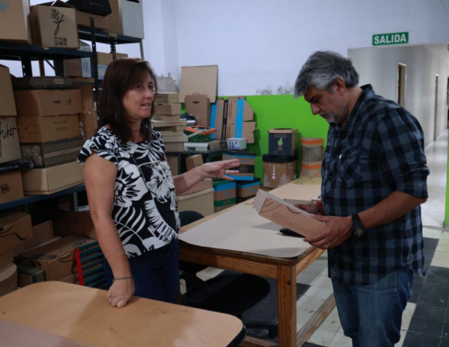 En el Taller Protegido "Los Tilos" producen cajas de cartón para