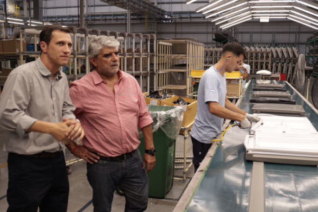 En Cañuelas, el ministro Walter Correa recorrió la planta de