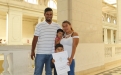 María y Alejandro con la alegría te tener lo propio