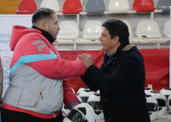 El Ministro Marinucci entregó cascos para proteger a los trabajadores.