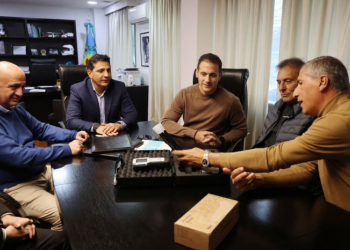 Marinucci, Feijoo y Contreras con Álvarez y Russo.