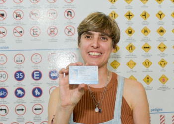La Provincia emitió la primera licencia de conducir de identidad no binaria
