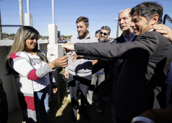 El Gobernador en la entrega de viviendas