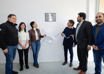 El Gobernador durante la inauguración.