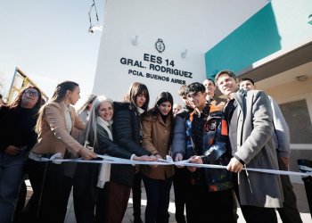 Kicillof inauguró dos nuevos edificios para escuelas secundarias