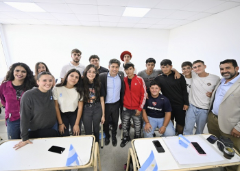 Kicillof inauguró el nuevo edificio de la Escuela Secundaria N°13 en el paraje De la Canal