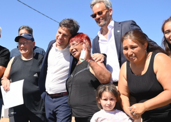 Kicillof entregó viviendas e inauguró un centro universitario Puentes
