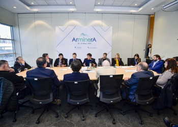 Kicillof se reunió con empresarios y representantes del sector minero