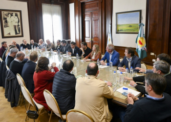 Kicillof y Cuattromo firmaron convenios de leasing con municipios para la compra de bienes de capital