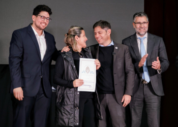 Kicillof entregó 207 escrituras sociales en Florentino Ameghino