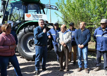 Javier Rodríguez entregó maquinaria a Berazategui para Mejora de Caminos Rurales