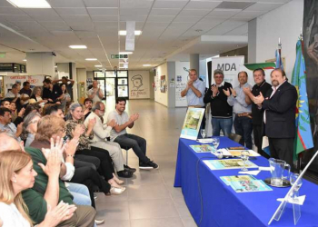 Javier Rodríguez presentó la Revista MDA con foco en la producción apícola
