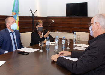 Teresa García junto a Martín Insaurralde y Daniel Gollán