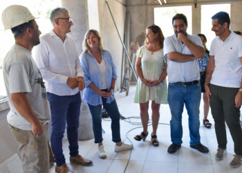 Álvarez Rodríguez recorrió la obra de la Casa de la Provincia en Villa Gesell