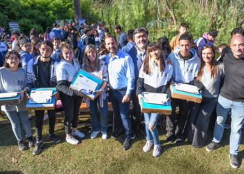 Se entregaron 317 notebooks a estudiantes de Escobar