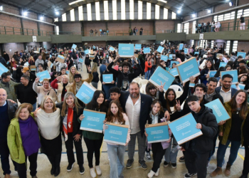 Estudiantes de San Miguel recibieron computadoras del programa Conectar Igualdad