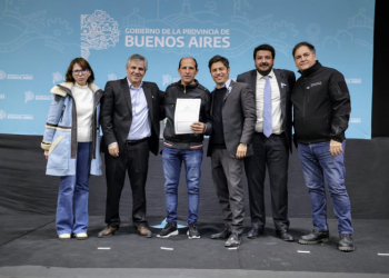 Kicillof entregó viviendas y escrituras a familias de Chivilcoy