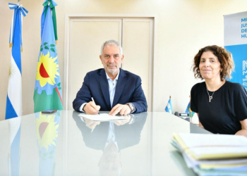 La firma se da en el marco del programa de “Regularización Dominial de los Bienes del Estado Provincial”