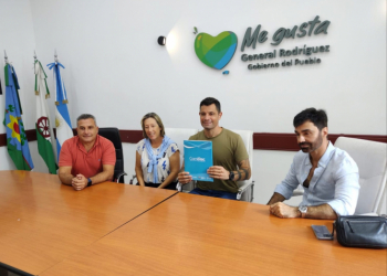 Firma de inicio de obra en General Rodríguez