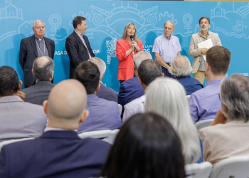 Alvarez Rodríguez inauguró la muestra fotográfica “Francisco: servidor en Buenos Aires, servidor del mundo”