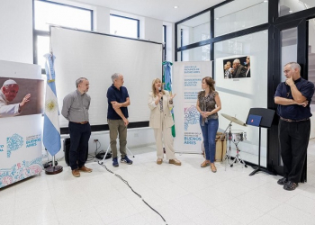 Se inauguró un homenaje a Francisco en la Casa de la Provincia en Chascomús