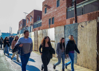 Barrios recorrió la construcción de viviendas en Lanús