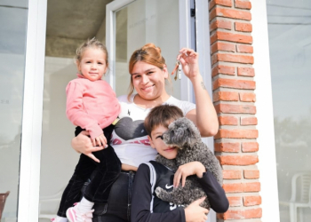 Más familias de San Petersburgo recibieron su nueva vivienda