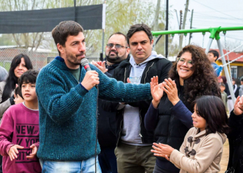 Barrios y Ustarroz inauguraron las reformas en la cancha histórica del barrio San Martín