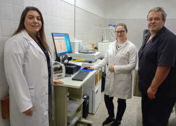 Parte del equipo de salud con el nuevo equipamiento.