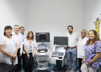 El ministro de Salud de la Provincia, Nicolás Kreplak, junto a la viceministra, Alexia Navarro visitaron hoy el Hospital “Sor Ma