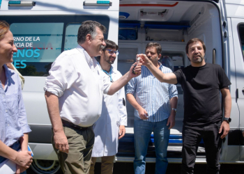 Kreplak entregó una ambulancia de alta complejidad para el municipio