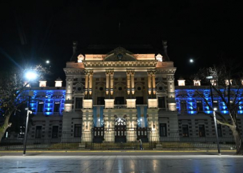 Iluminan la Casa de Gobierno