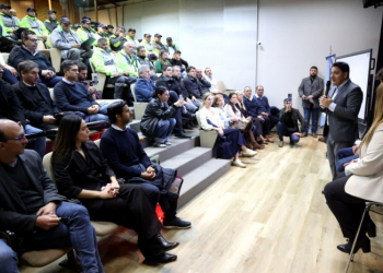El Ministro de Transporte impulsando el fortalecimiento de la seguridad vial.